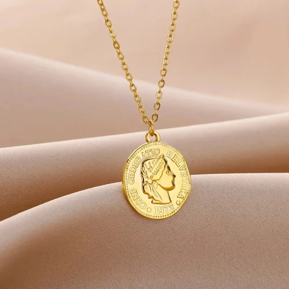 Punk Gold Heart Pendant Necklace for Women Y2K Choker